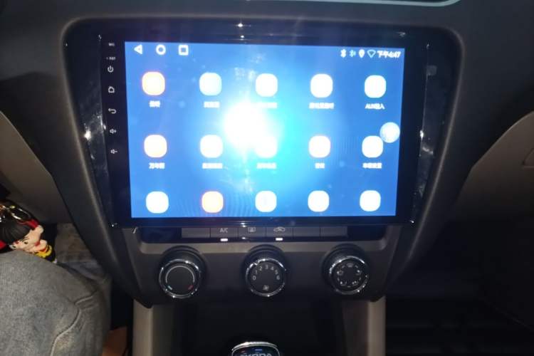 Used Skoda Octavia 2015 1.6L Automatic Yijun Edition Audio And AC Panel