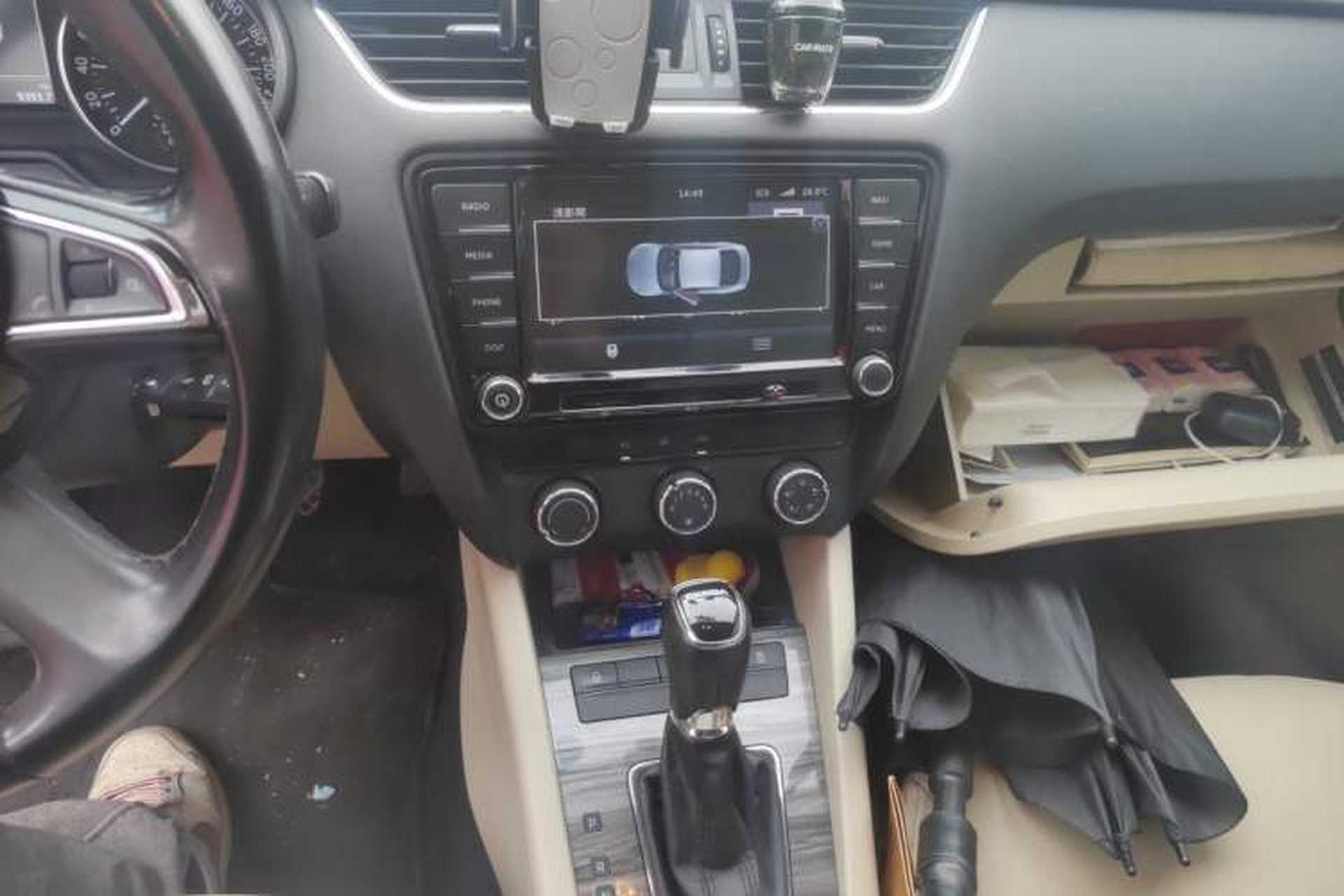 Used Skoda Octavia 2015 1.6L Automatic Yijun Edition Audio And AC Panel