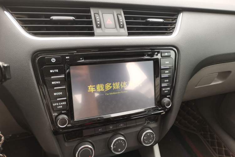 Used Skoda Octavia 2015 1.6L Manual Yijie Edition Audio And AC Panel