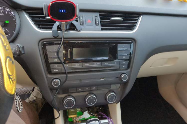 Used Skoda Octavia 2015 1.6L Automatic Yijie Edition Audio And AC Panel