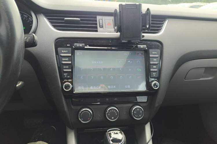 Used Skoda Octavia 2015 1.4TSI DSG Yijun Edition Audio And AC Panel