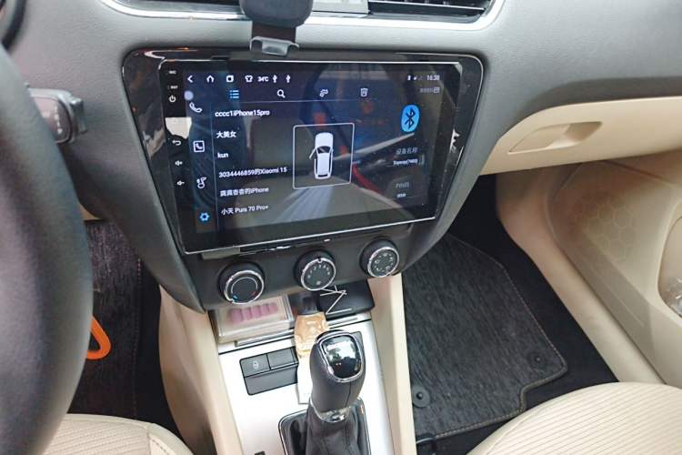 Used Skoda Octavia 2015 1.6L Automatic Yijie Edition Audio And AC Panel
