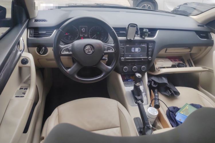 Used Skoda Octavia 2015 1.6L Automatic Yijun Edition Center Console