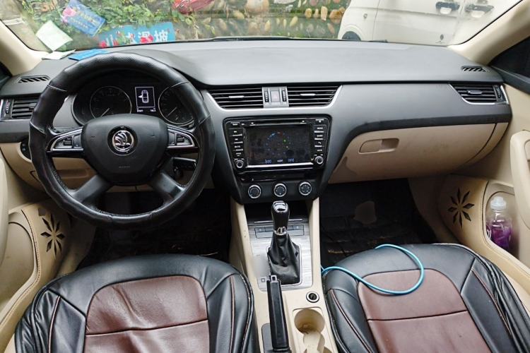 Used Skoda Octavia 2015 1.6L Automatic Yijun Edition Center Console