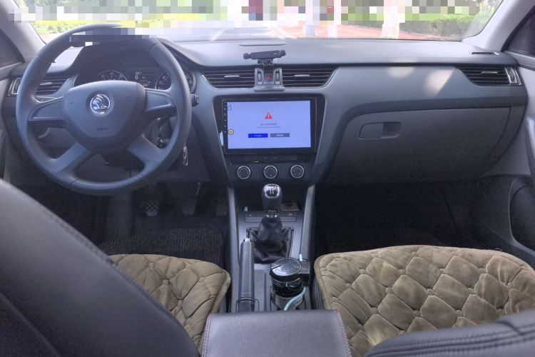 Used Skoda Octavia 2015 1.6L Manual Eado Edition Center Console