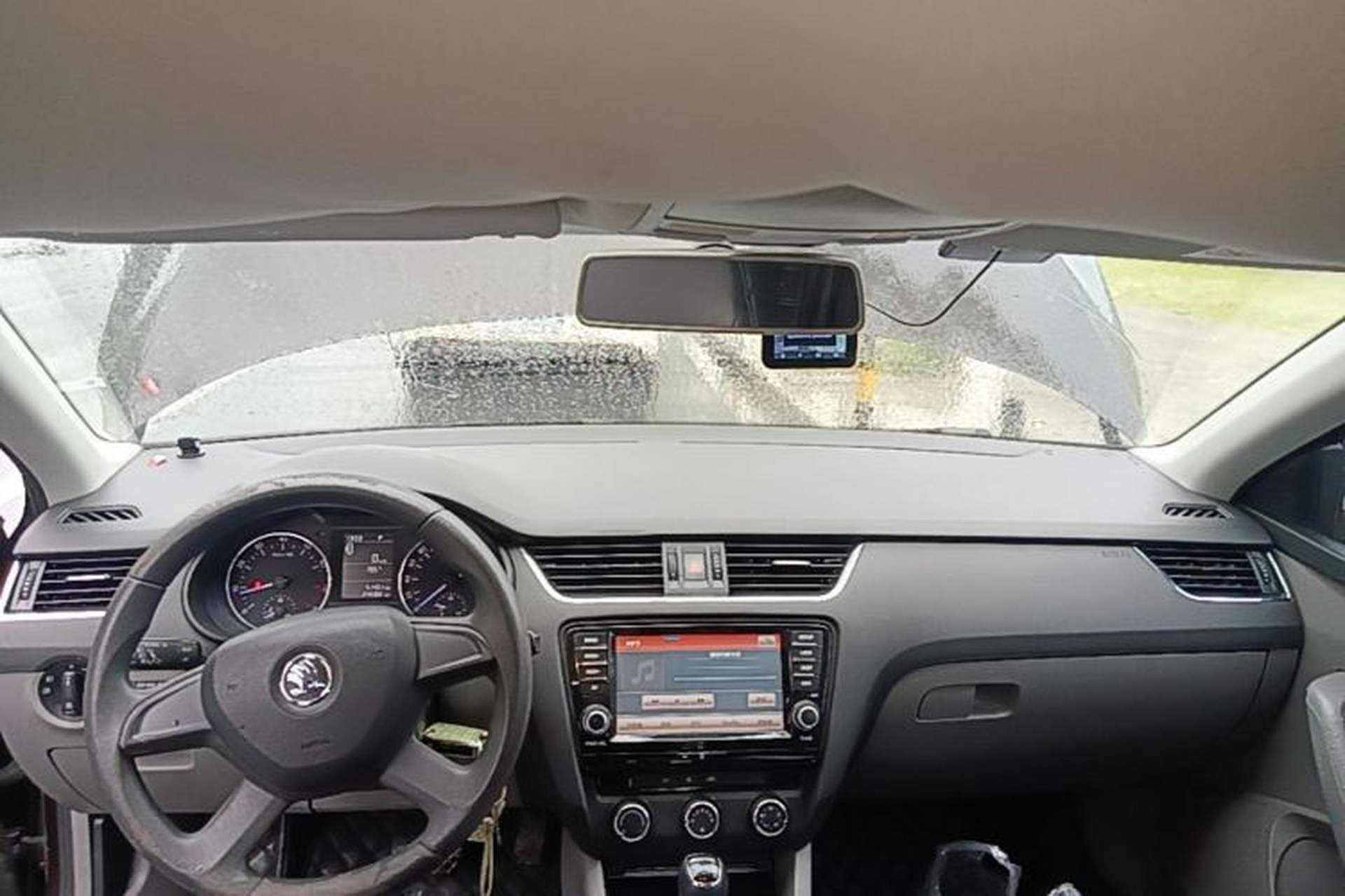 Used Skoda Octavia 2015 1.6L Automatic Yijie Edition Center Console