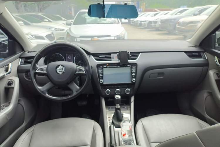 Used Skoda Octavia 2015 1.4TSI DSG Yijun Edition Center Console