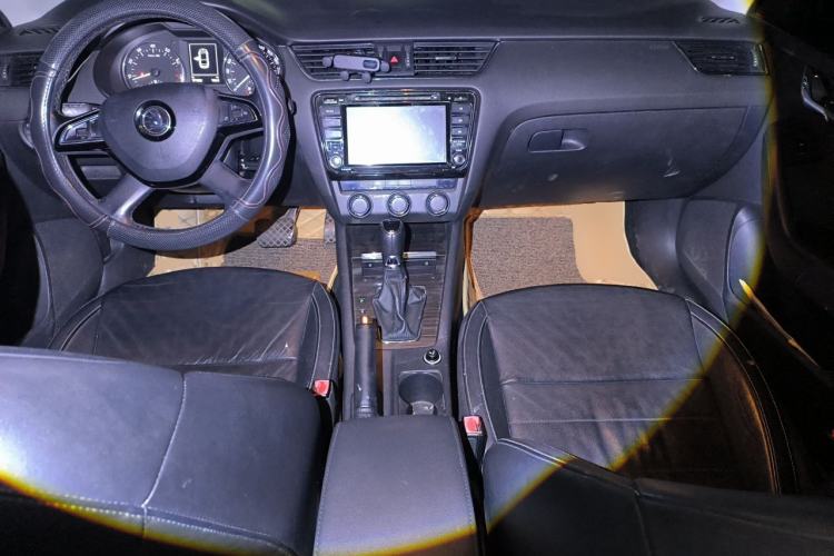 Used Skoda Octavia 2015 1.6L Automatic Yijun Edition Center Console