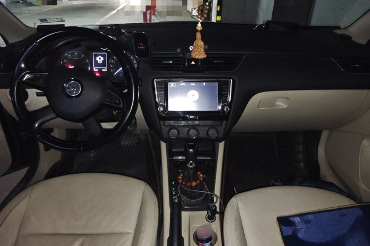 Used Skoda Octavia 2015 1.6L Automatic Yijun Edition Center Console