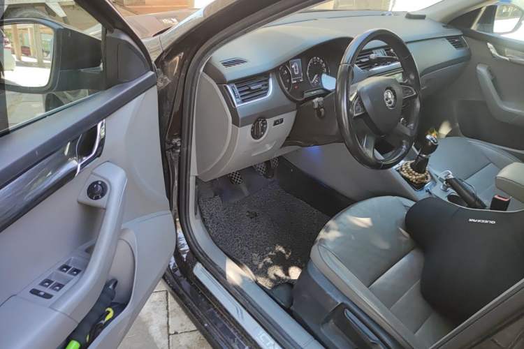 Used Skoda Octavia 2015 1.4TSI Manual Yijun Edition Driver Seat
