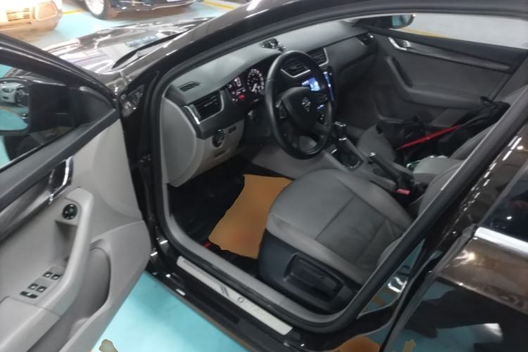 Used Skoda Octavia 2015 1.6L Automatic Yijun Edition Driver Seat
