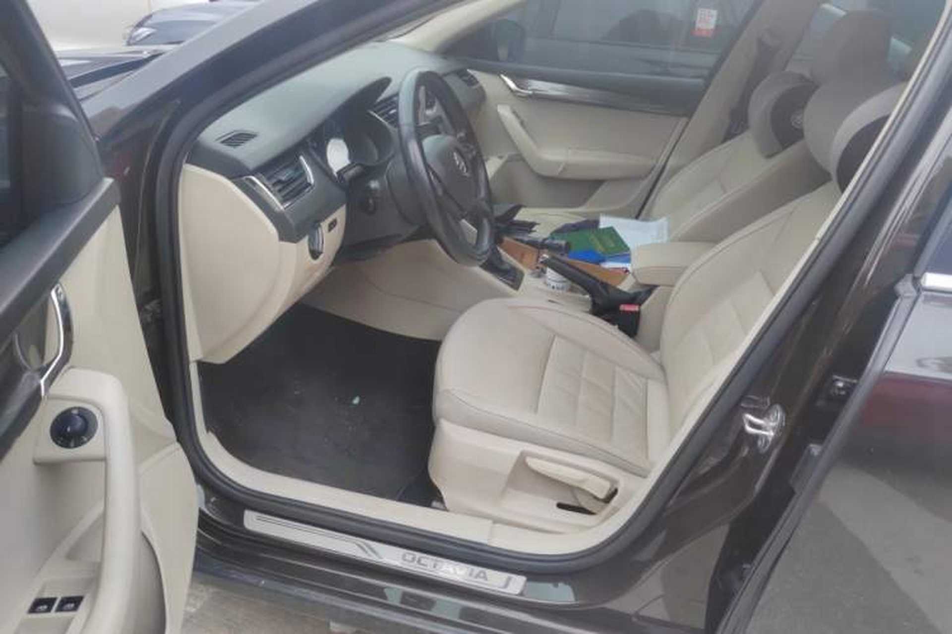 Used Skoda Octavia 2015 1.6L Automatic Yijun Edition Driver Seat
