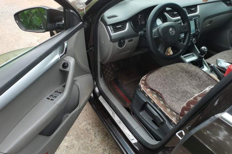 Used Skoda Octavia 2015 1.6L Manual Yijie Edition Driver Seat
