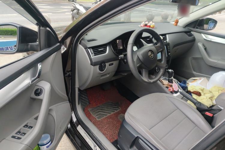 Used Skoda Octavia 2015 1.6L Automatic Yijie Edition Driver Seat