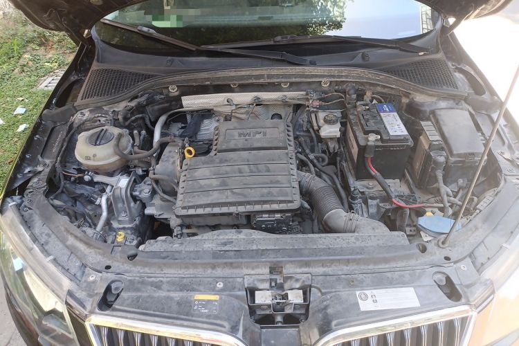 Used Skoda Octavia 2015 1.6L Automatic Yijie Edition Engine Bay