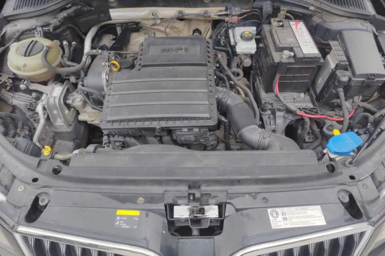 Used Skoda Octavia 2015 1.6L Automatic Yijun Edition Engine Bay