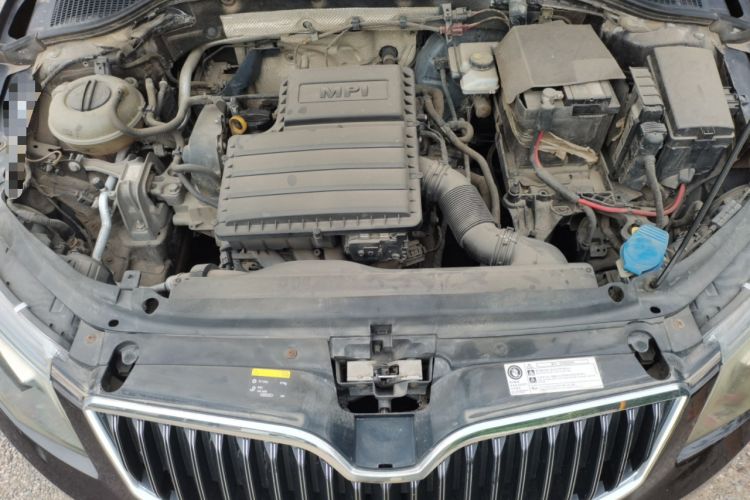 Used Skoda Octavia 2015 1.6L Manual Yijie Edition Engine Bay