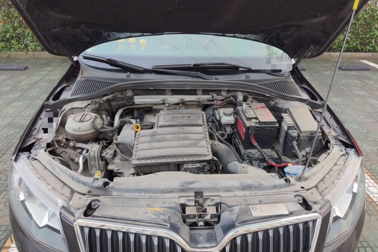 Used Skoda Octavia 2015 1.6L Automatic Yijie Edition Engine Bay