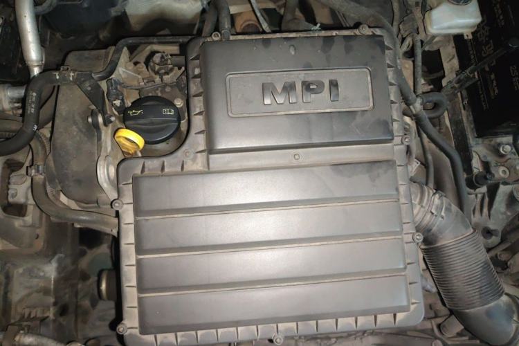 Used Skoda Octavia 2015 1.6L Automatic Yijun Edition Engine Bay