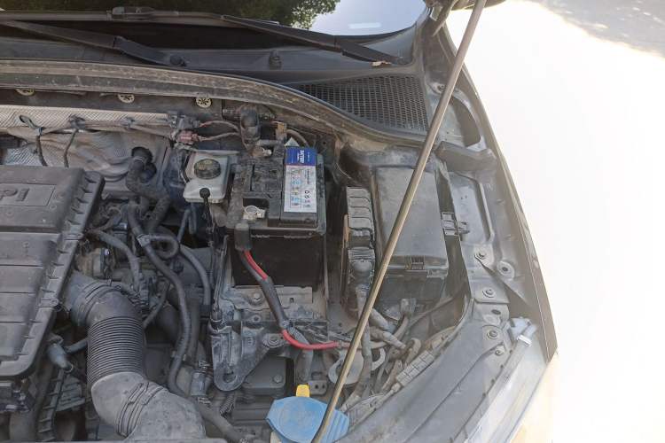 Used Skoda Octavia 2015 1.6L Automatic Yijie Edition Engine Bay Left