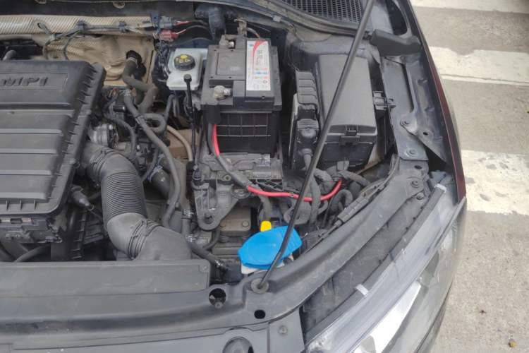 Used Skoda Octavia 2015 1.6L Automatic Yijun Edition Engine Bay Left