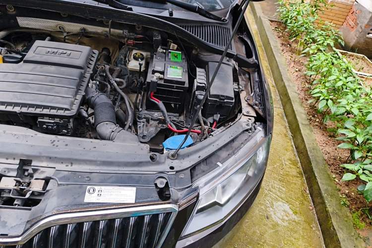 Used Skoda Octavia 2015 1.6L Automatic Yijun Edition Engine Bay Left