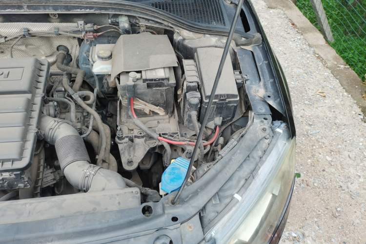 Used Skoda Octavia 2015 1.6L Manual Yijie Edition Engine Bay Left