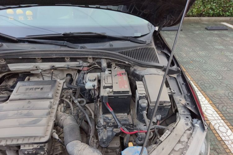 Used Skoda Octavia 2015 1.6L Automatic Yijie Edition Engine Bay Left