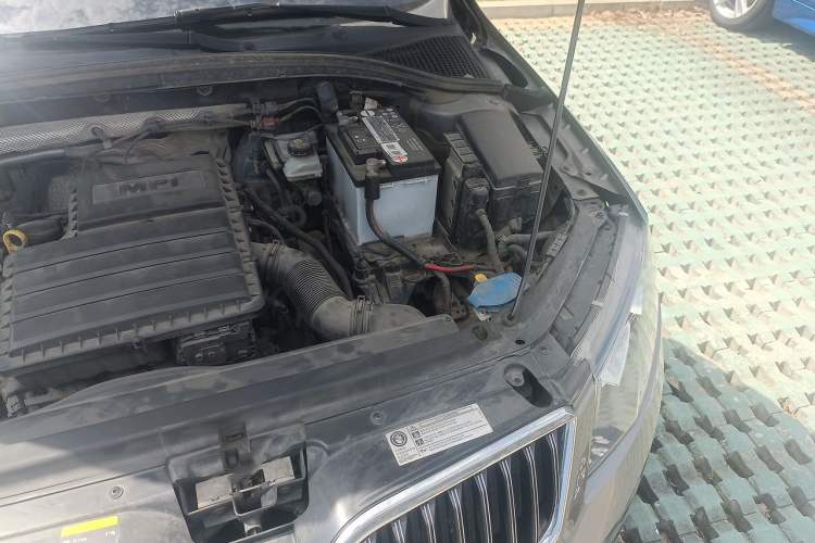 Used Skoda Octavia 2015 1.6L Automatic Yijun Edition Engine Bay Left
