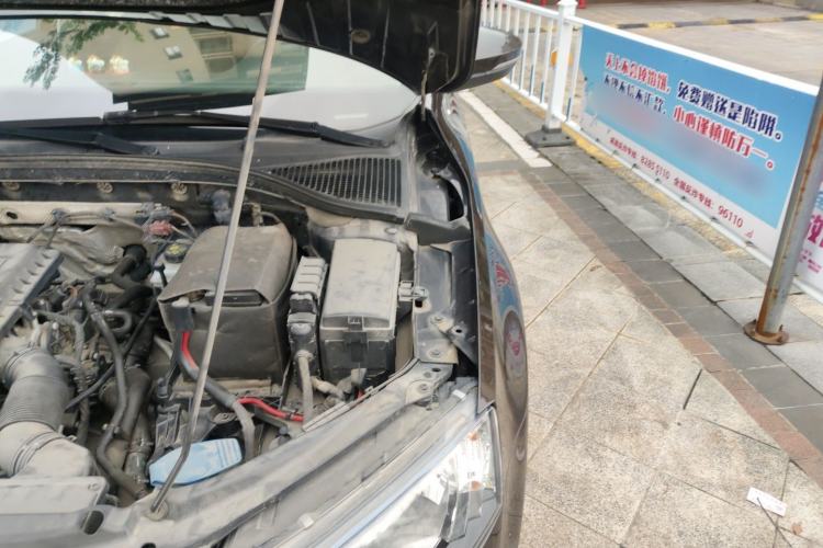 Used Skoda Octavia 2015 1.6L Automatic Yijie Edition Engine Bay Left
