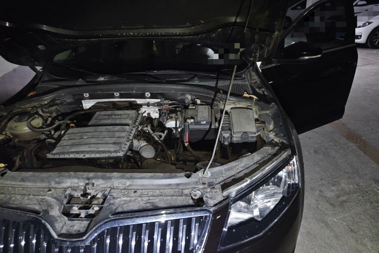 Used Skoda Octavia 2015 1.6L Automatic Yijun Edition Engine Bay Left