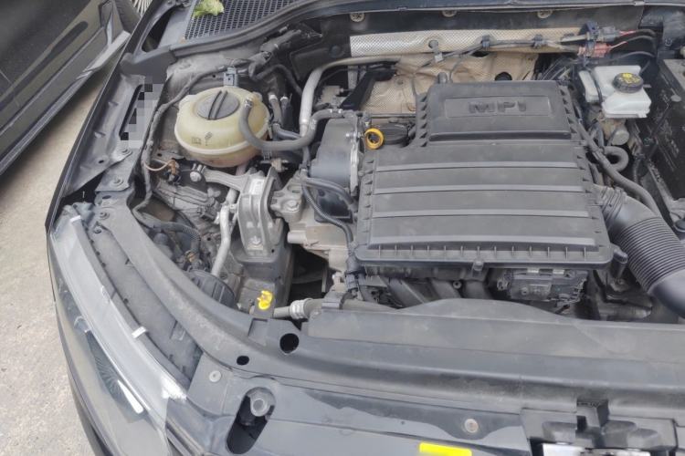 Used Skoda Octavia 2015 1.6L Automatic Yijun Edition Engine Bay Right