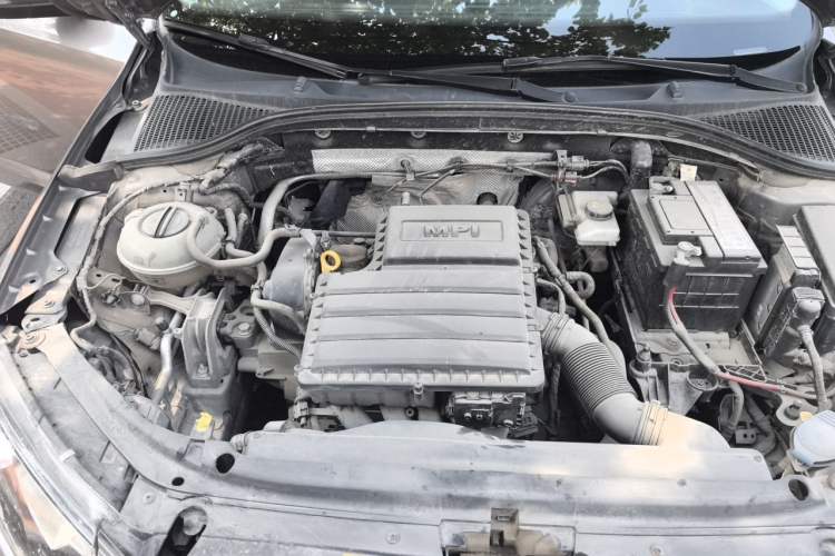 Used Skoda Octavia 2015 1.6L Manual Eado Edition Engine Bay Right