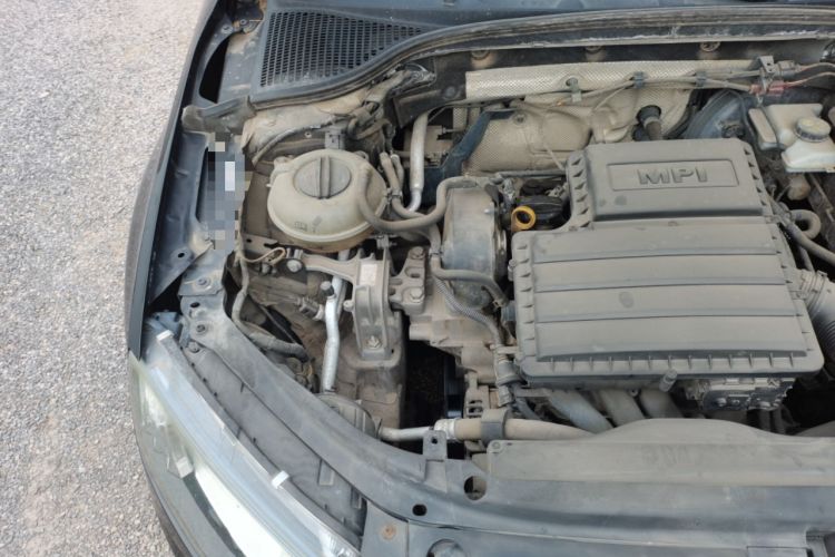 Used Skoda Octavia 2015 1.6L Manual Yijie Edition Engine Bay Right