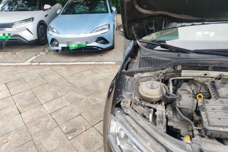 Used Skoda Octavia 2015 1.6L Automatic Yijie Edition Engine Bay Right