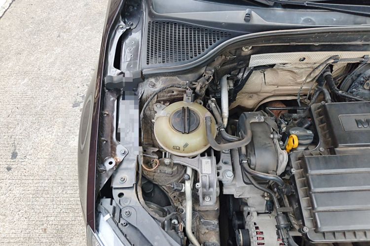 Used Skoda Octavia 2015 1.6L Automatic Yijie Edition Engine Bay Right