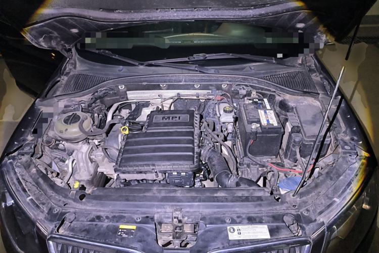 Used Skoda Octavia 2015 1.6L Automatic Yijun Edition Engine Bay