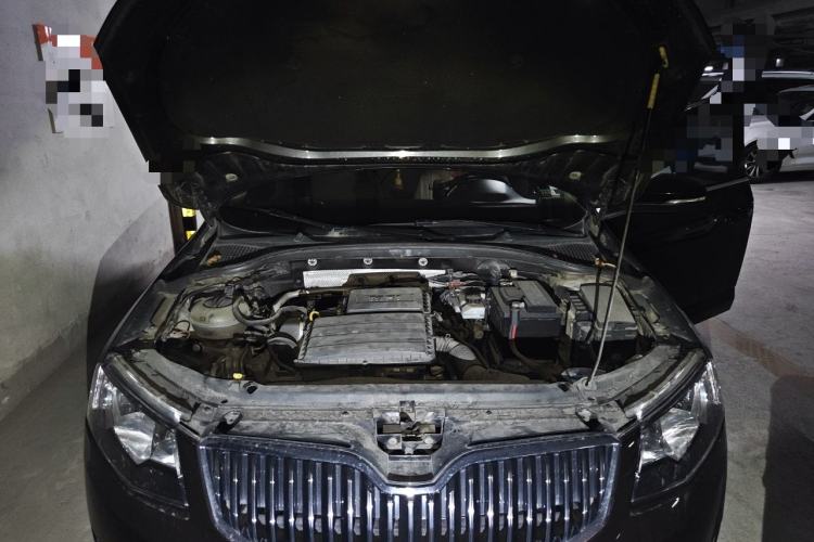Used Skoda Octavia 2015 1.6L Automatic Yijun Edition Engine Bay