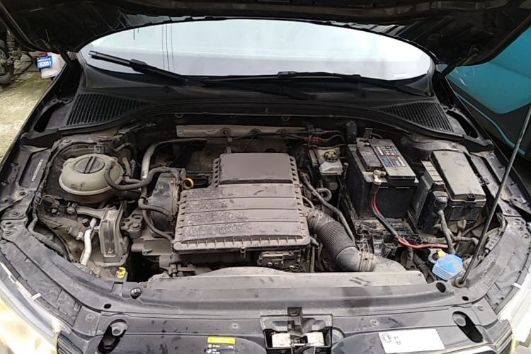 Used Skoda Octavia 2015 1.6L Automatic Yijun Edition Engine Bay