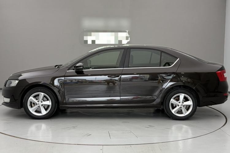 Used Skoda Octavia 2015 1.6L Automatic Yijun Edition Exterior 2