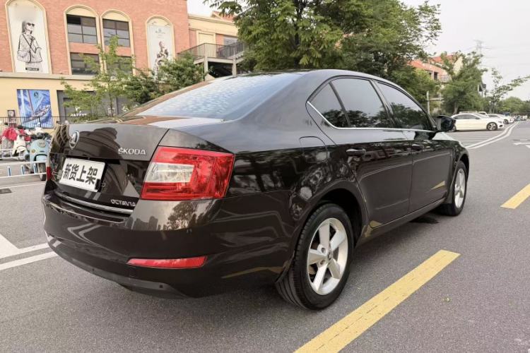 Used Skoda Octavia 2015 1.6L Automatic Yijun Edition Exterior 3
