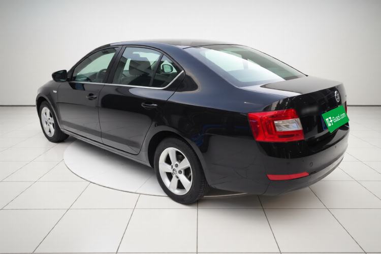 Used Skoda Octavia 2015 1.6L Automatic Yijie Edition Exterior 3