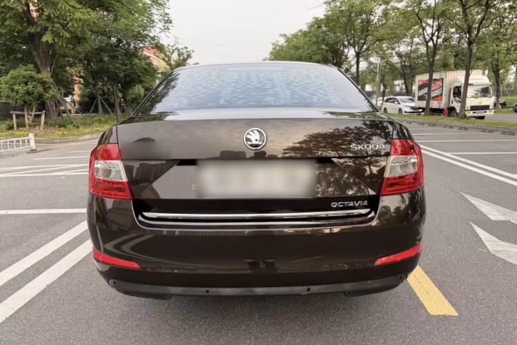 Used Skoda Octavia 2015 1.6L Automatic Yijun Edition Exterior 4
