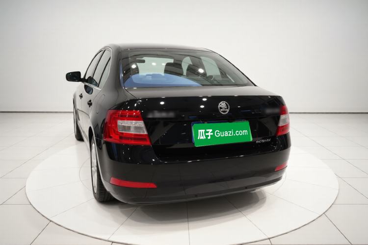 Used Skoda Octavia 2015 1.6L Automatic Yijie Edition Exterior 4