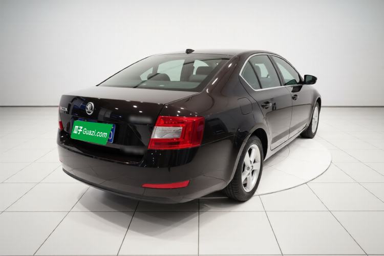 Used Skoda Octavia 2015 1.6L Automatic Yijie Edition Exterior 5