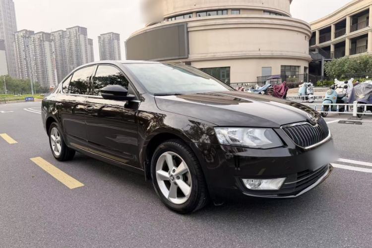 Used Skoda Octavia 2015 1.6L Automatic Yijun Edition Exterior 6