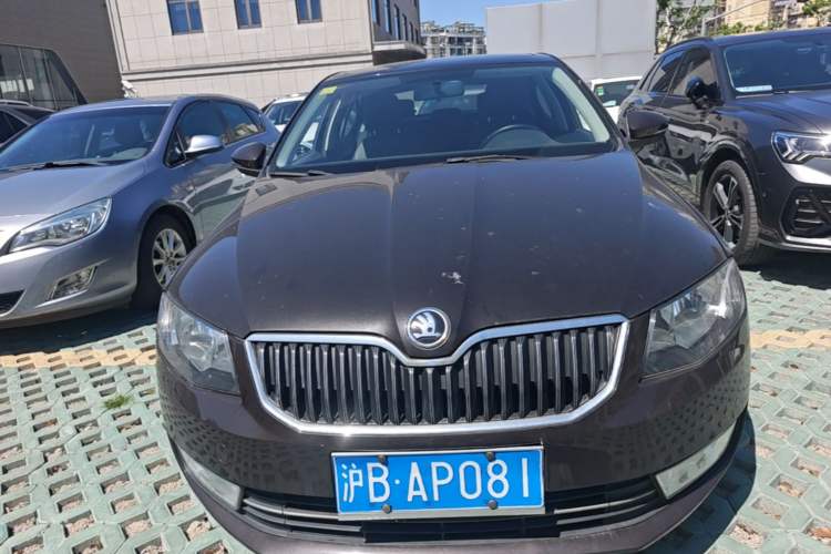 Used Skoda Octavia 2015 Classic Model 1.6L Automatic Elegance Edition Front