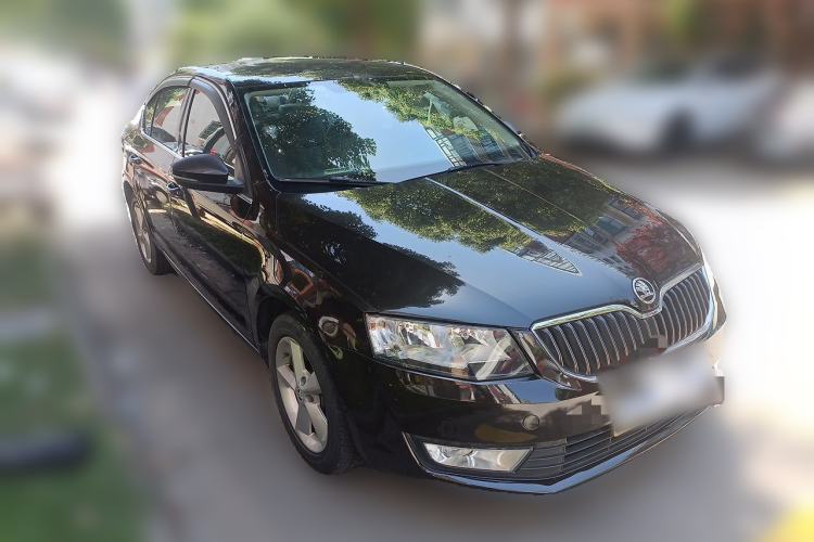 Used Skoda Octavia 2015 1.6L Automatic Yijie Edition Front Right 45 Deg