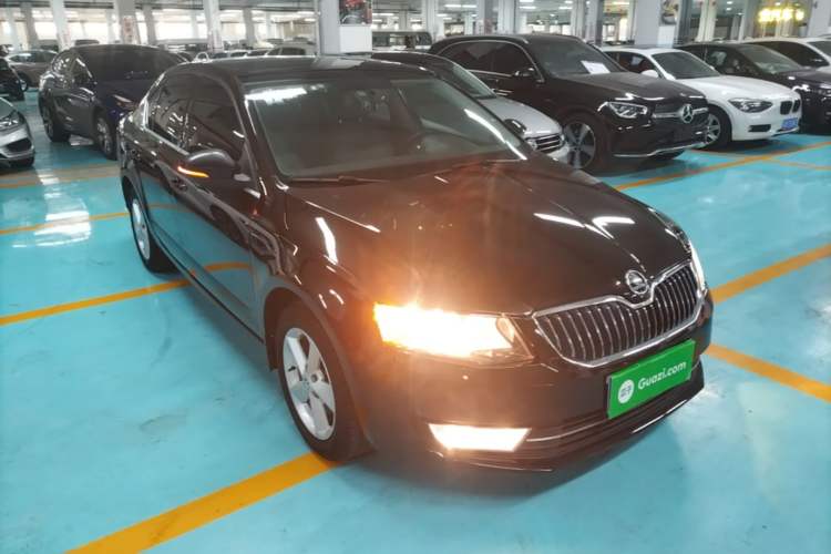 Used Skoda Octavia 2015 1.6L Automatic Yijun Edition Front Right 45 Deg