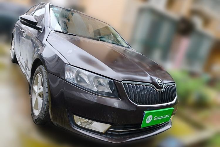 Used Skoda Octavia 2015 1.6L Automatic Yijun Edition Front Right 45 Deg